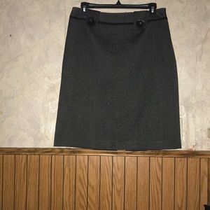 4/$10🌻🌻Gray & black Larry Levine skirt